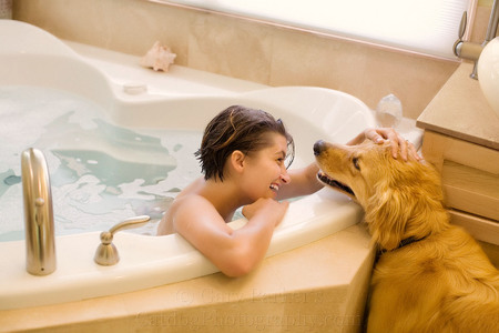 GOLDEN RETRIEVER  REJECTED BATH WITH  HUMAN - HATED WHIRLPOOL JETS...